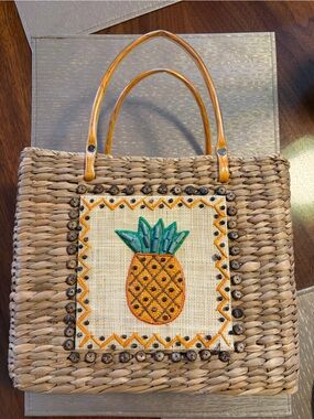 Pineapple beaded straw purse w/gingham lining. August brand vintage for summer!